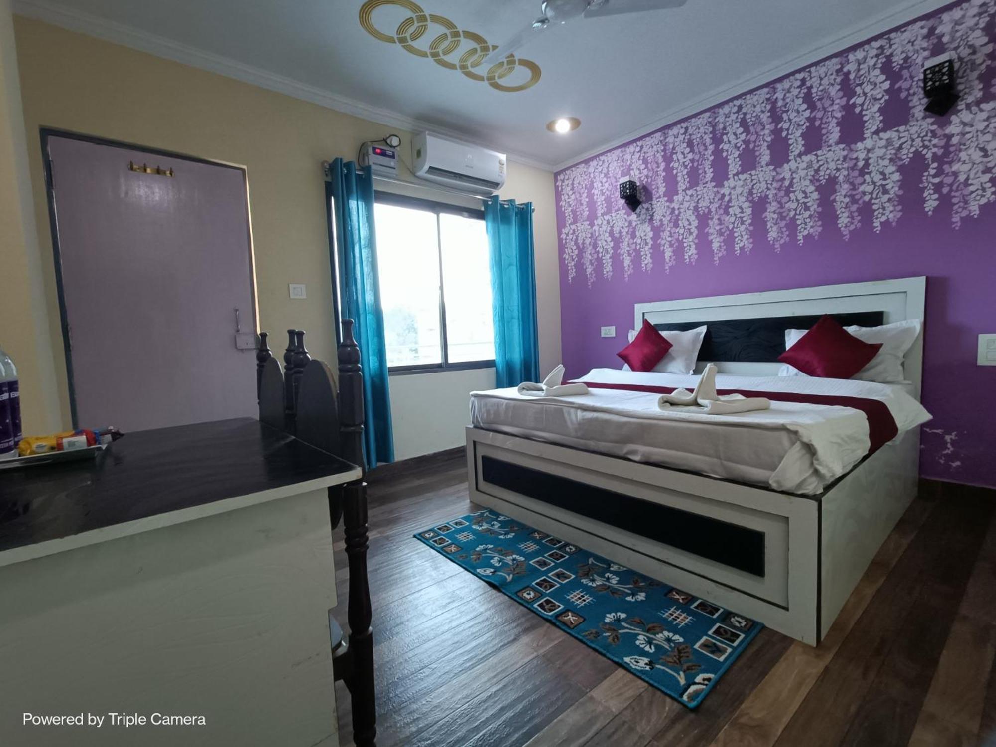 Mohit In Paying Guest House - Varanasi — Photos 1